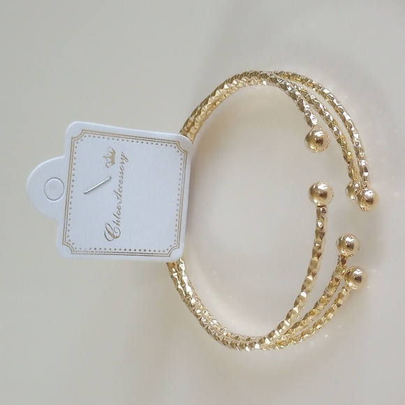 Bundle Of Jewelry & Accessory - Picture 2 of 6